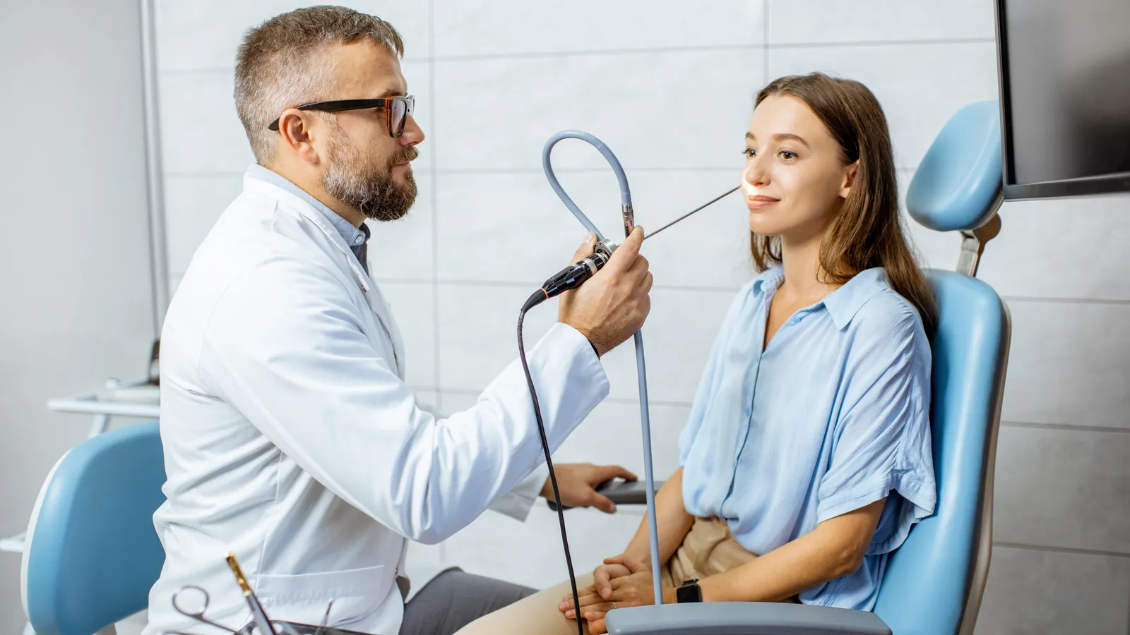 Endoscopia nasal em consultório de otorrinolaringologia